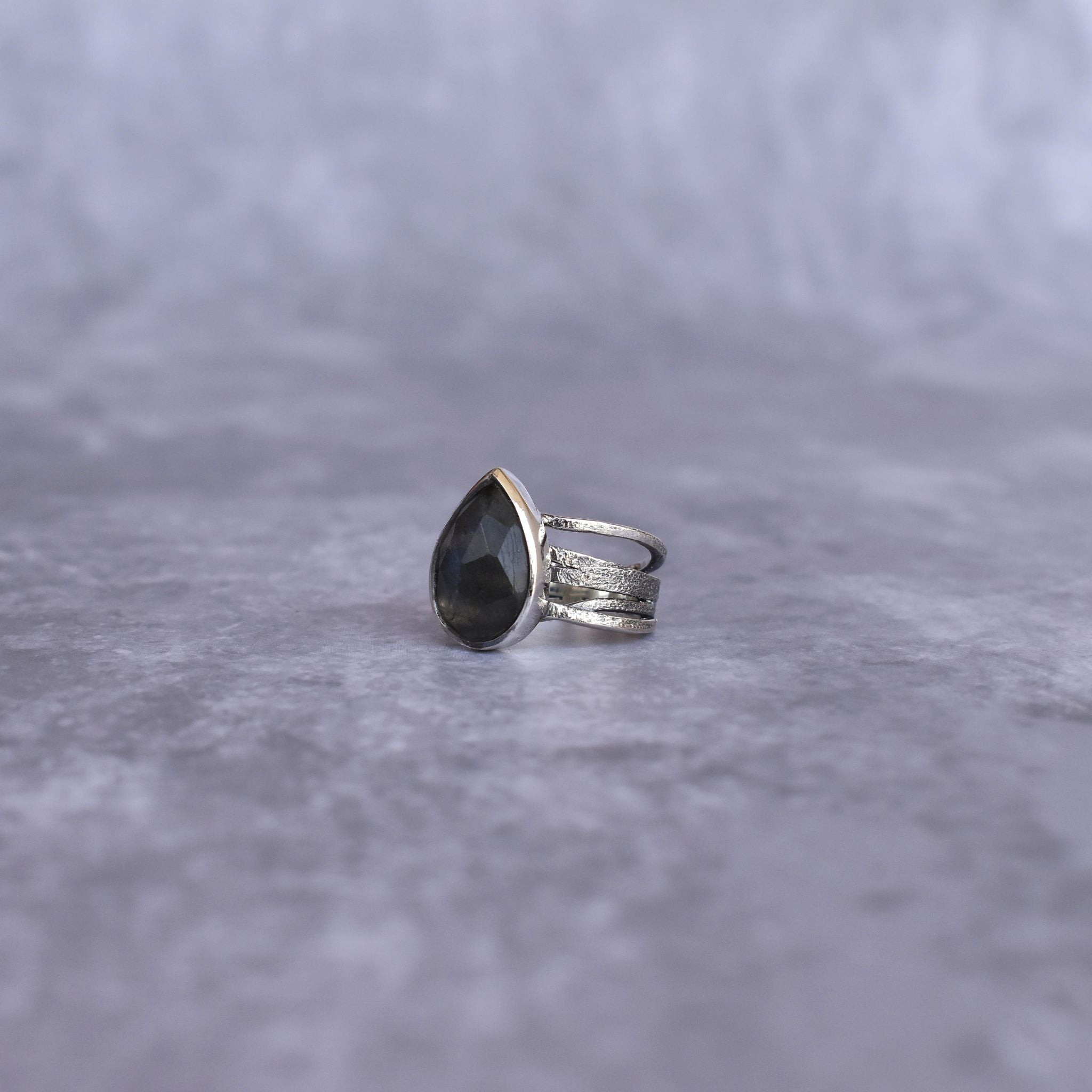 Rustikal - Labradorit Ring