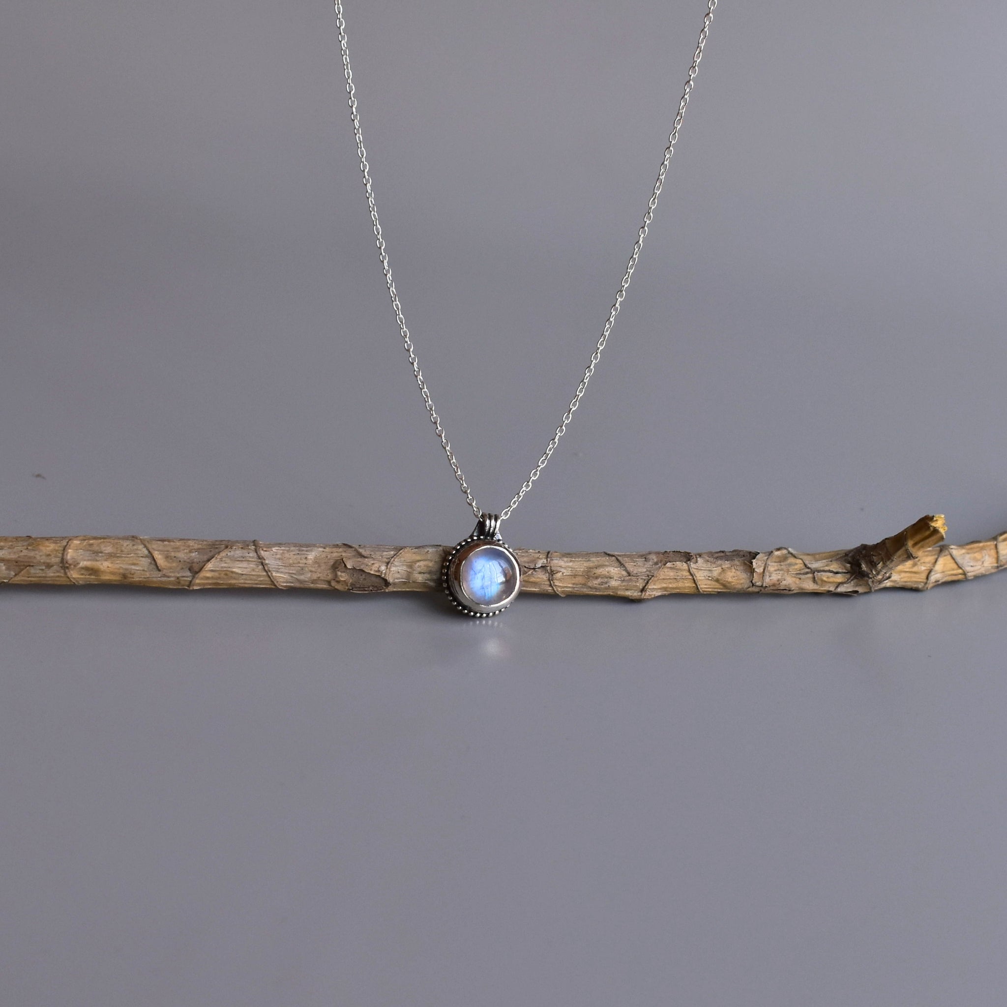 Ancient Glimmer - Moonstone Necklace