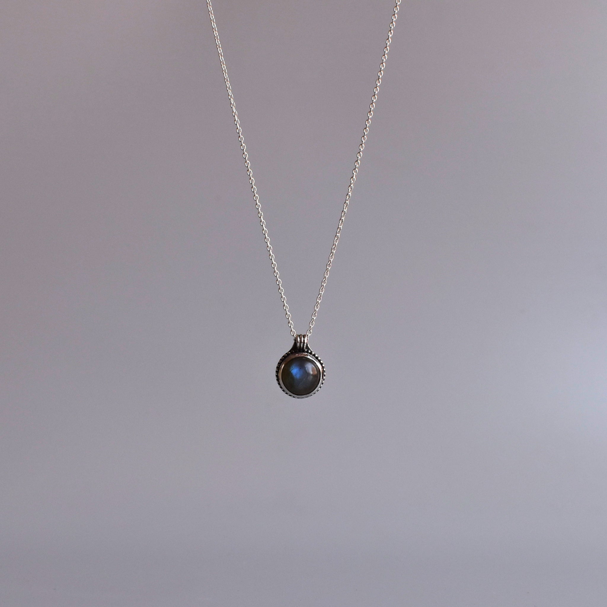 Ancient Glimmer - Labradorite Necklace