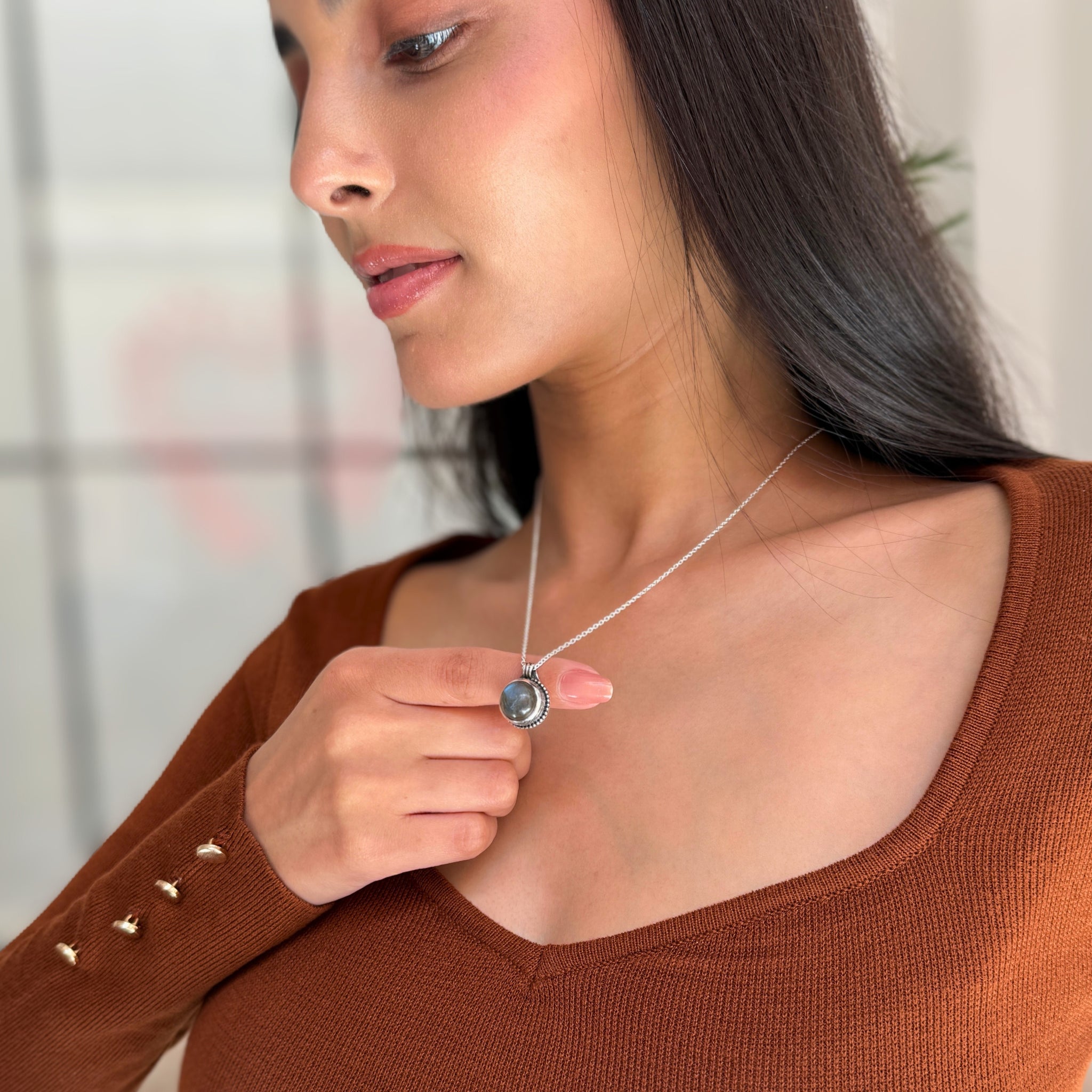 Ancient Glimmer - Labradorite Necklace