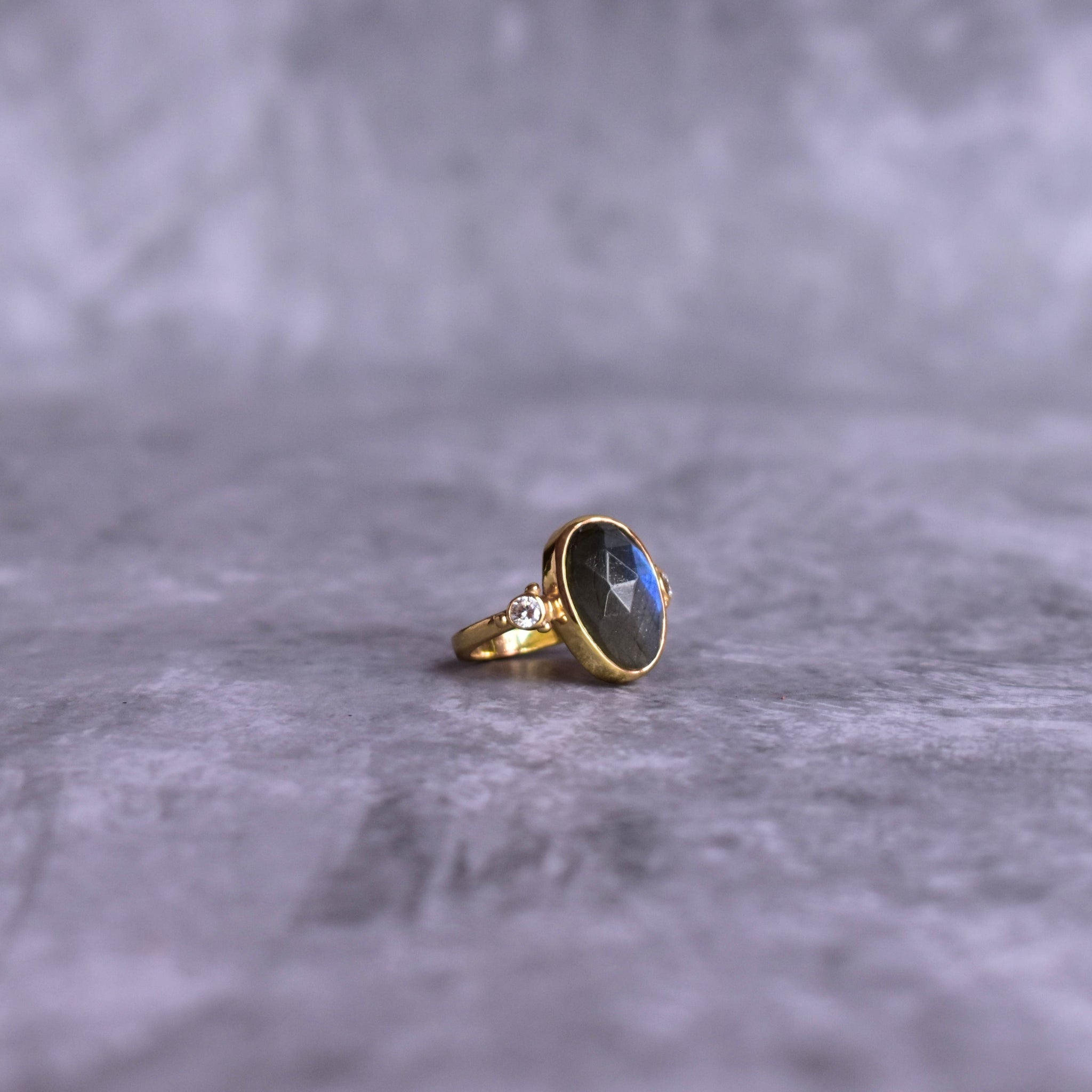 Oxidierte Eleganz - Labradoritring