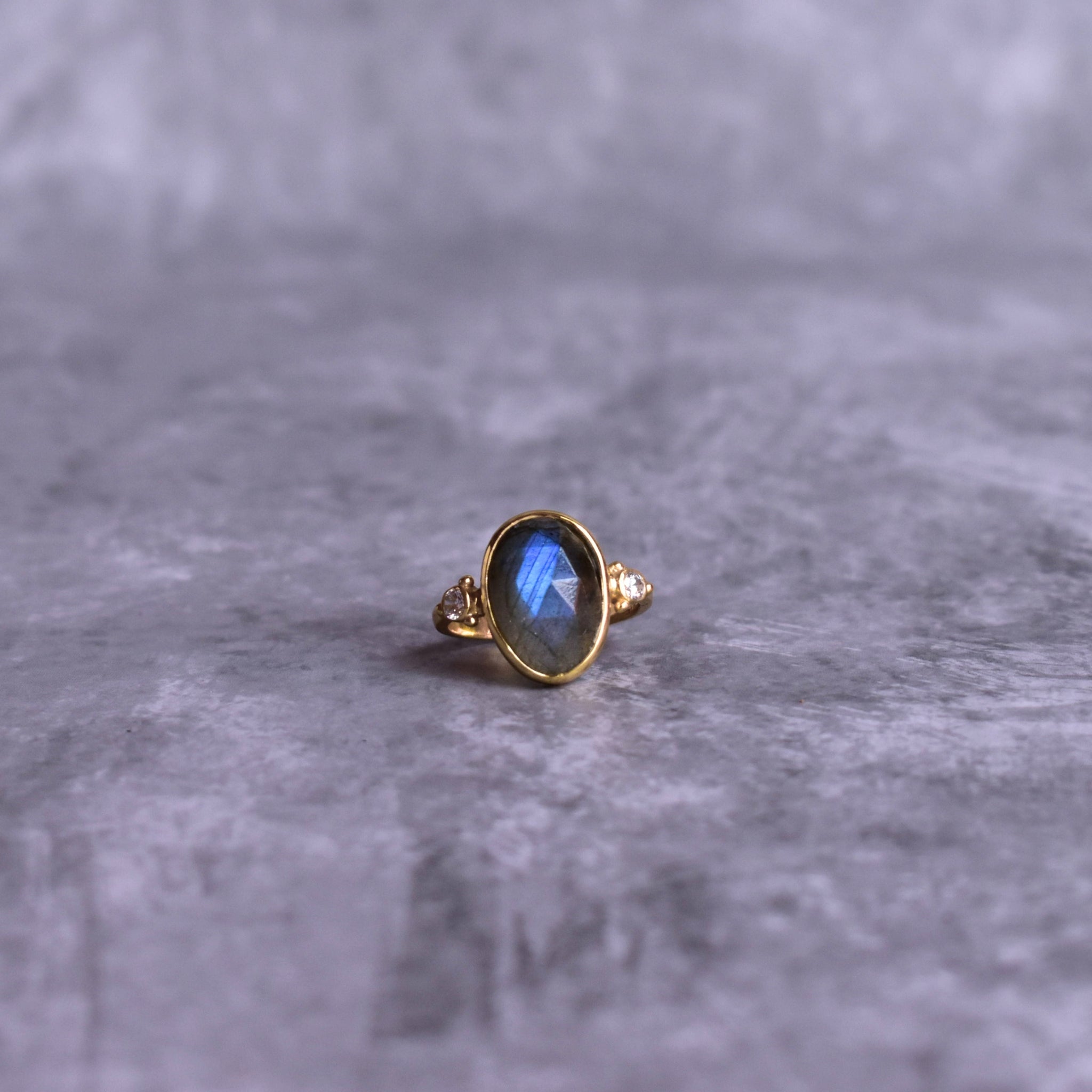 Oxidierte Eleganz - Labradoritring
