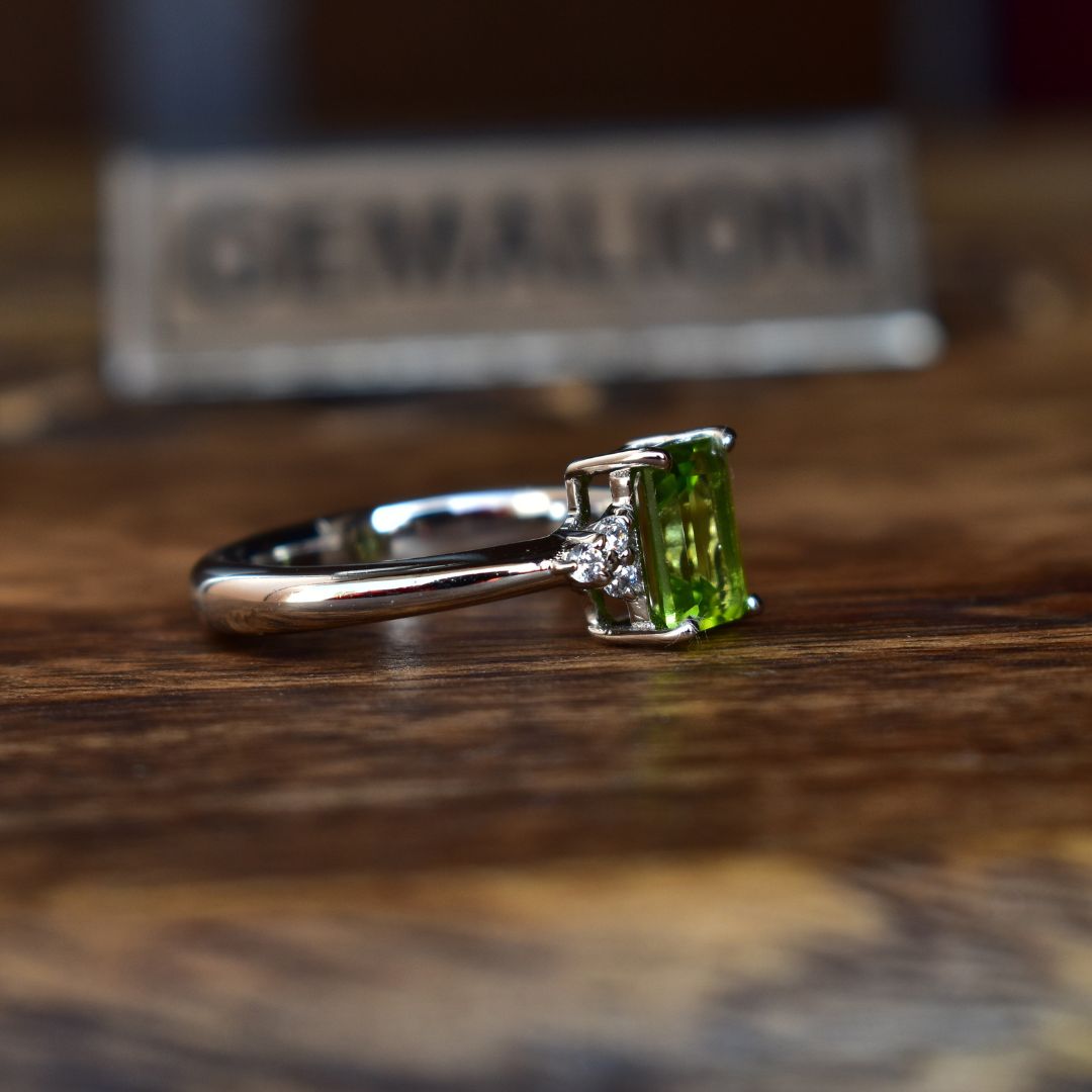 Vintage Elegance - Peridot Ring