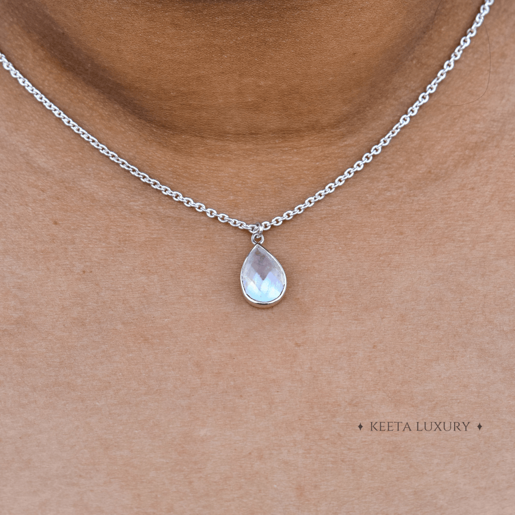Facets Talk - Moonstone Necklace -