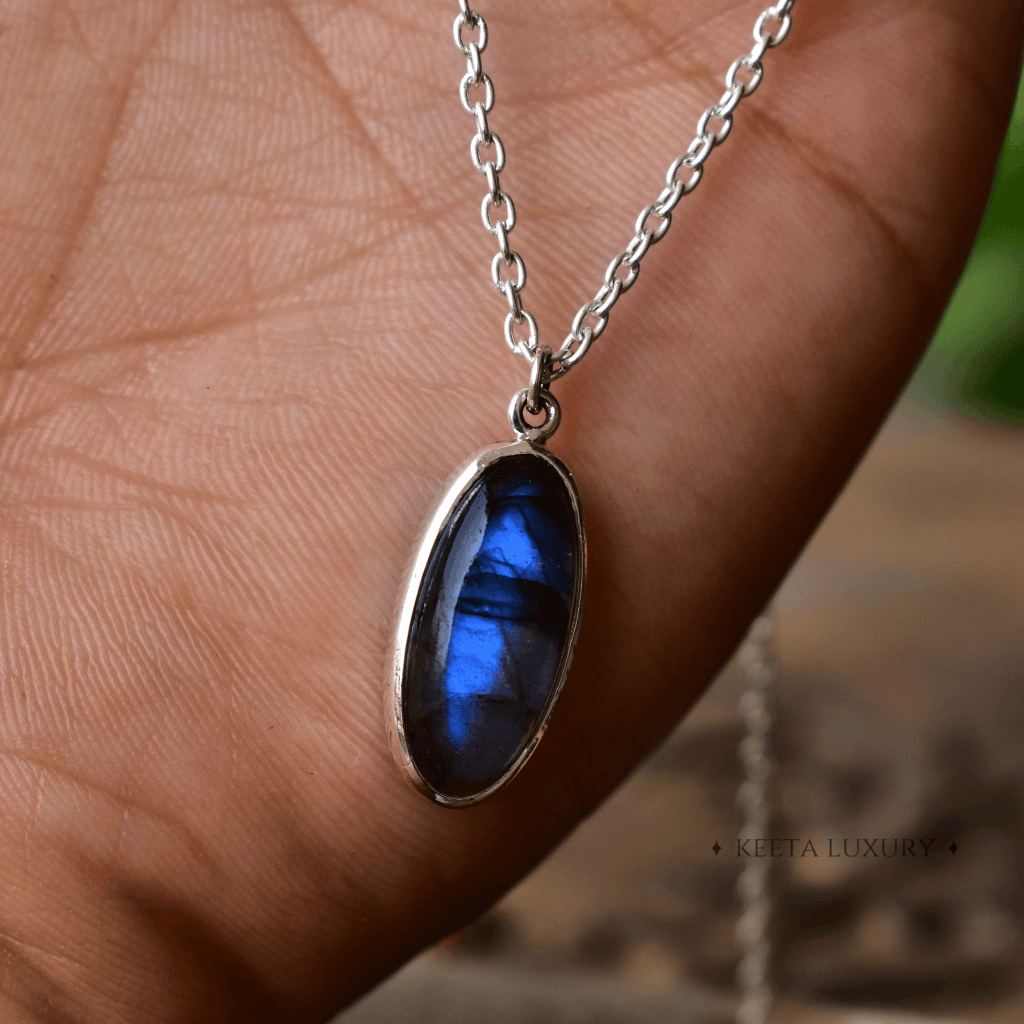 Oval Regency - Labradorite Necklace -