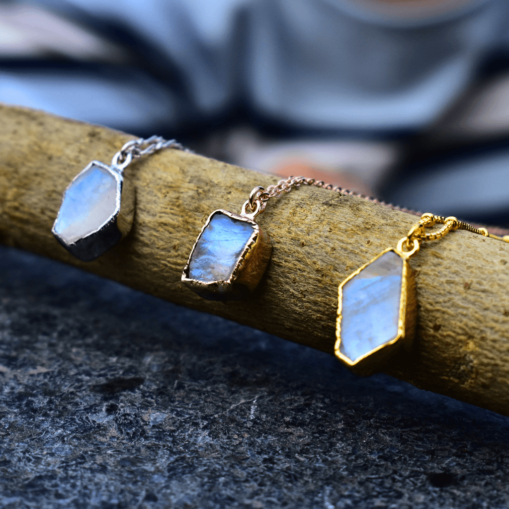 Raw Charm - Moonstone Necklace -