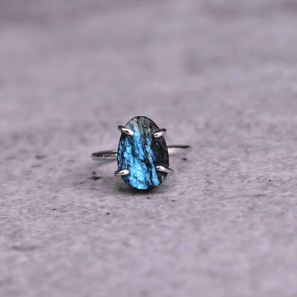 Raw Magic - Labradorite Ring -