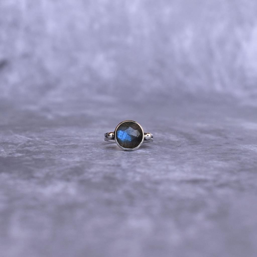 Round Bliss - Labradorite Ring -