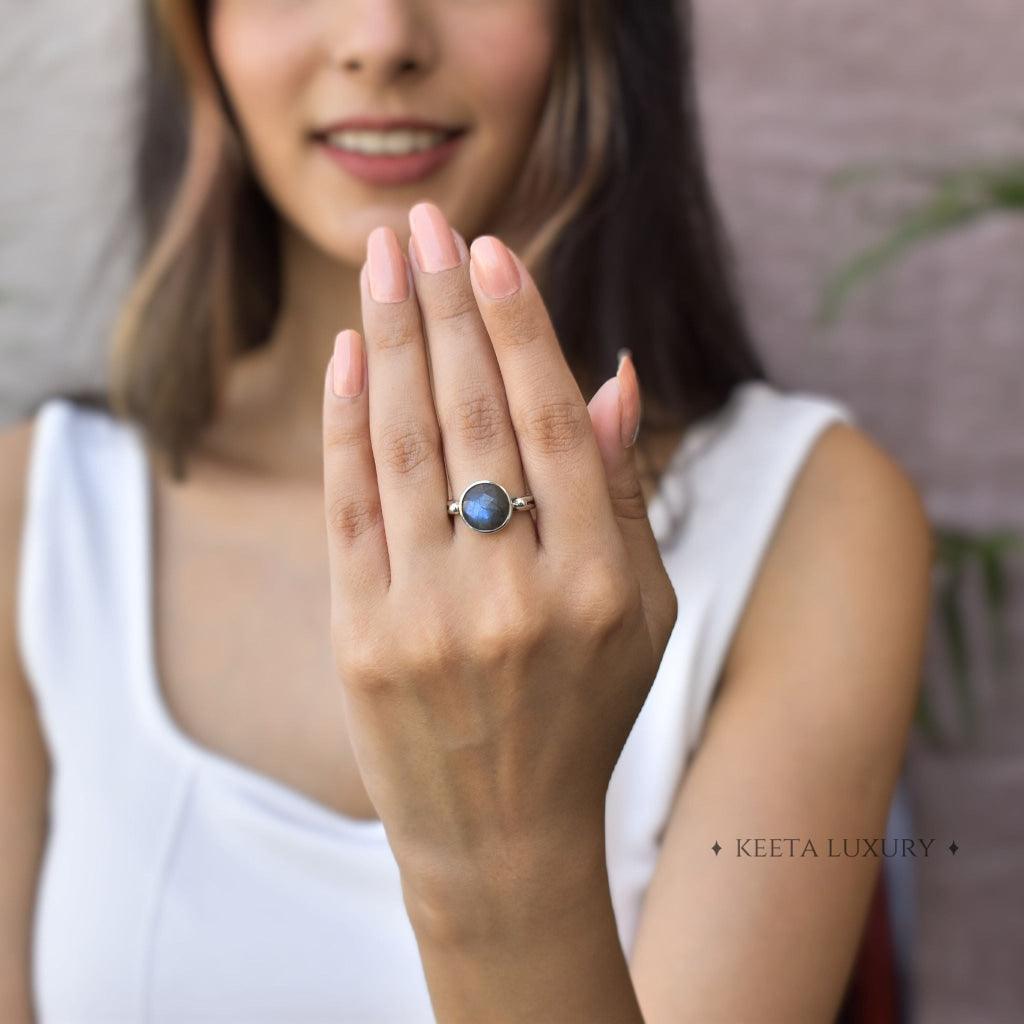 Round Bliss - Labradorite Ring -