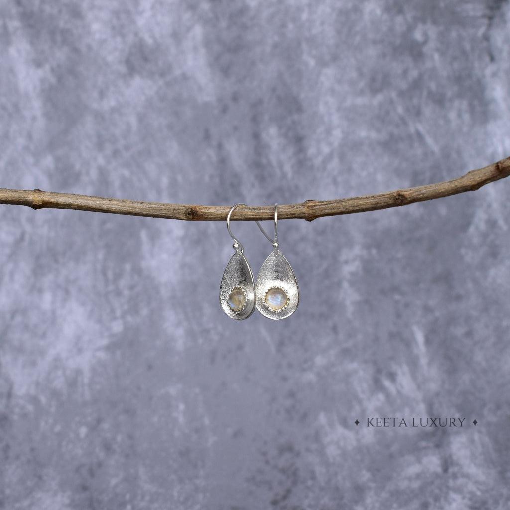 Subtle Elegance - Moonstone Earrings -