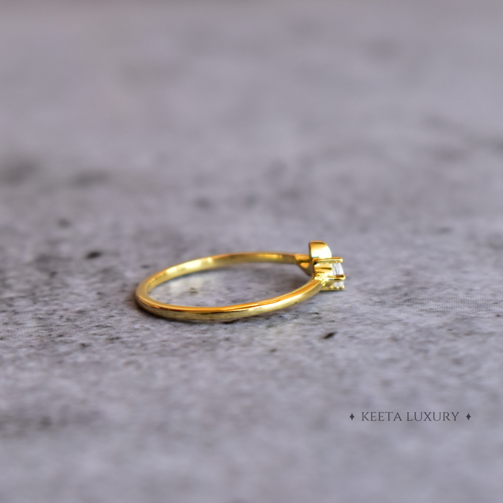 Timeless Crescent - Moonstone Ring -