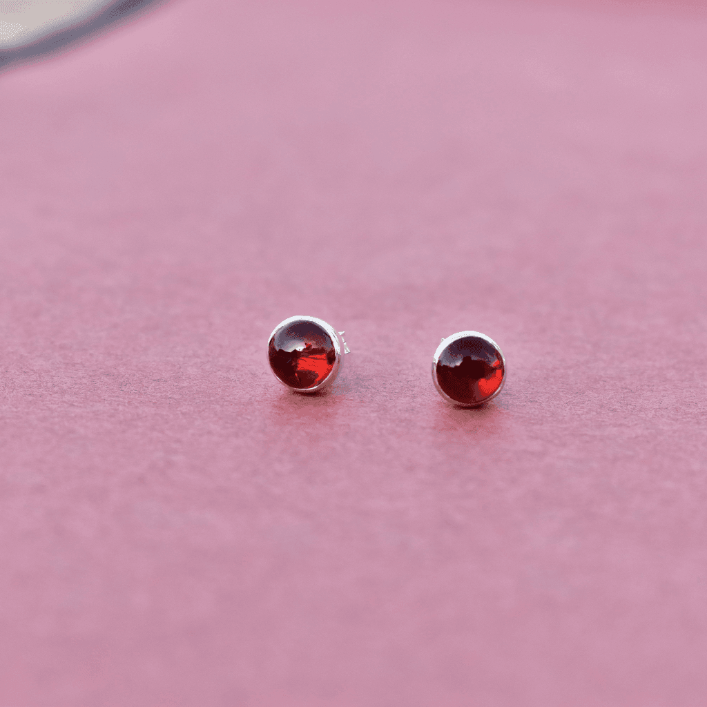 Tiny Star - Garnet Stud -