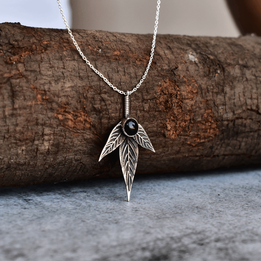 Trio Leafy - Black Onyx Necklace -