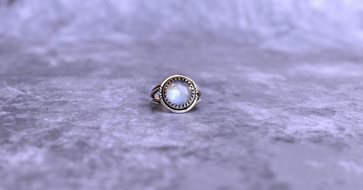 Moonstone jewelry benefits