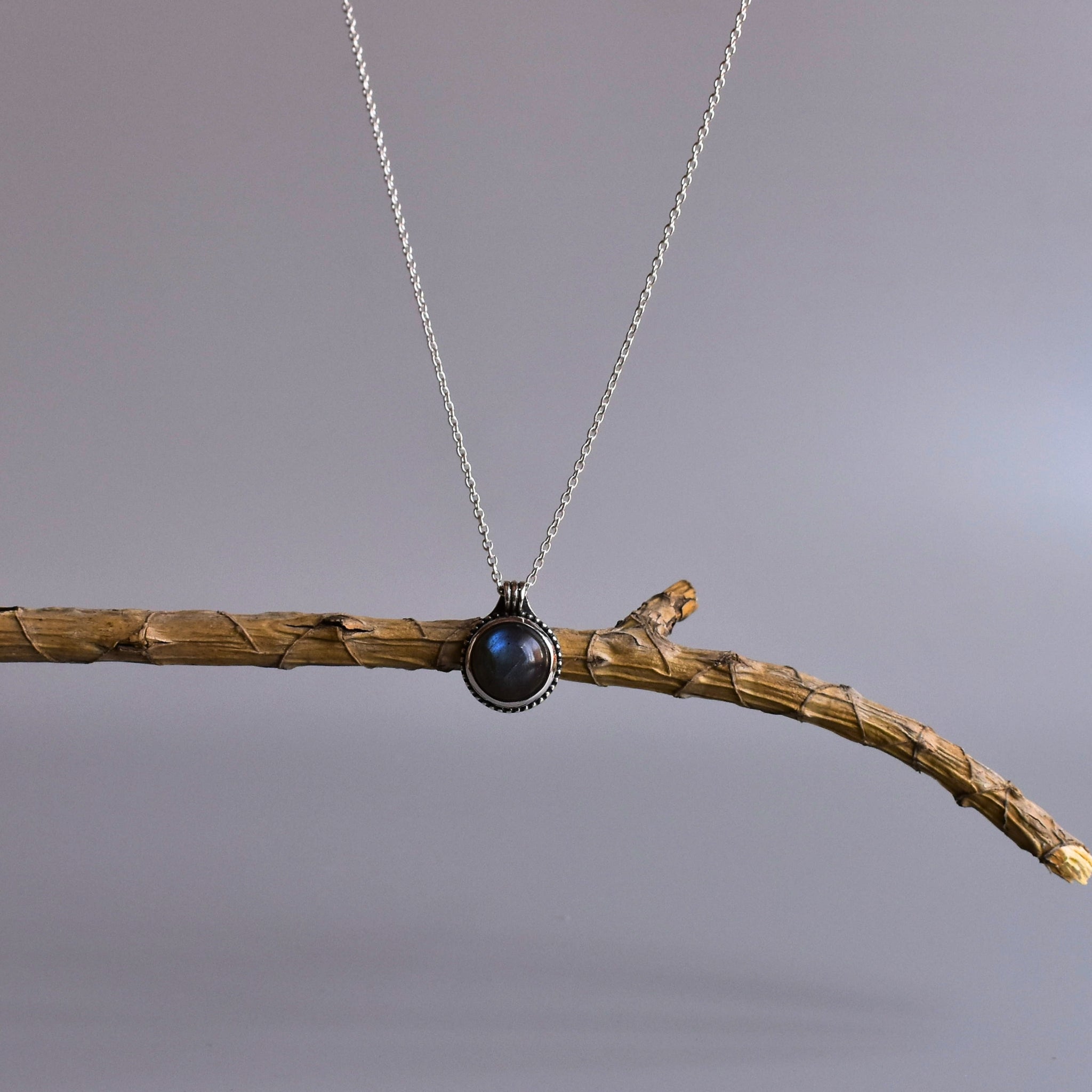 Ancient Glimmer - Labradorite Necklace