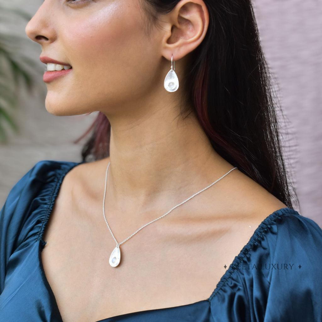 Subtle Elegance - Moonstone Necklace -