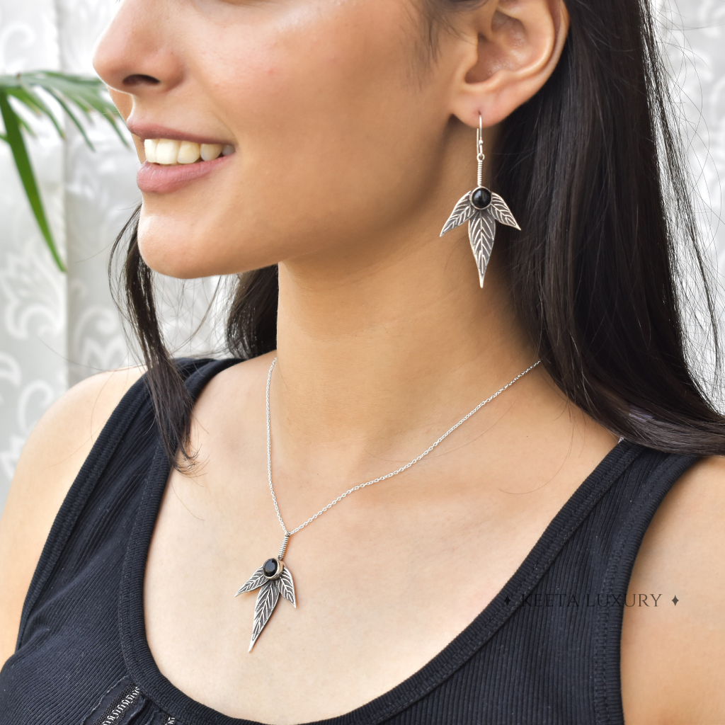 Trio Leafy - Black Onyx Necklace -